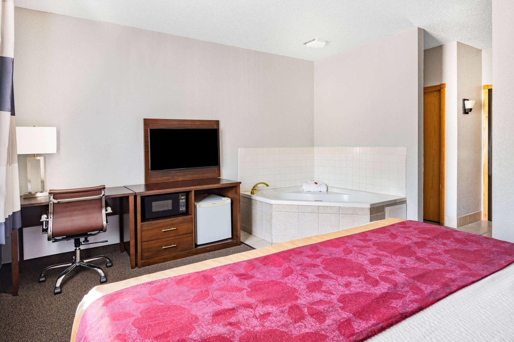 Ramada By Wyndham Keystone Near Mt Rushmore Esterno foto
